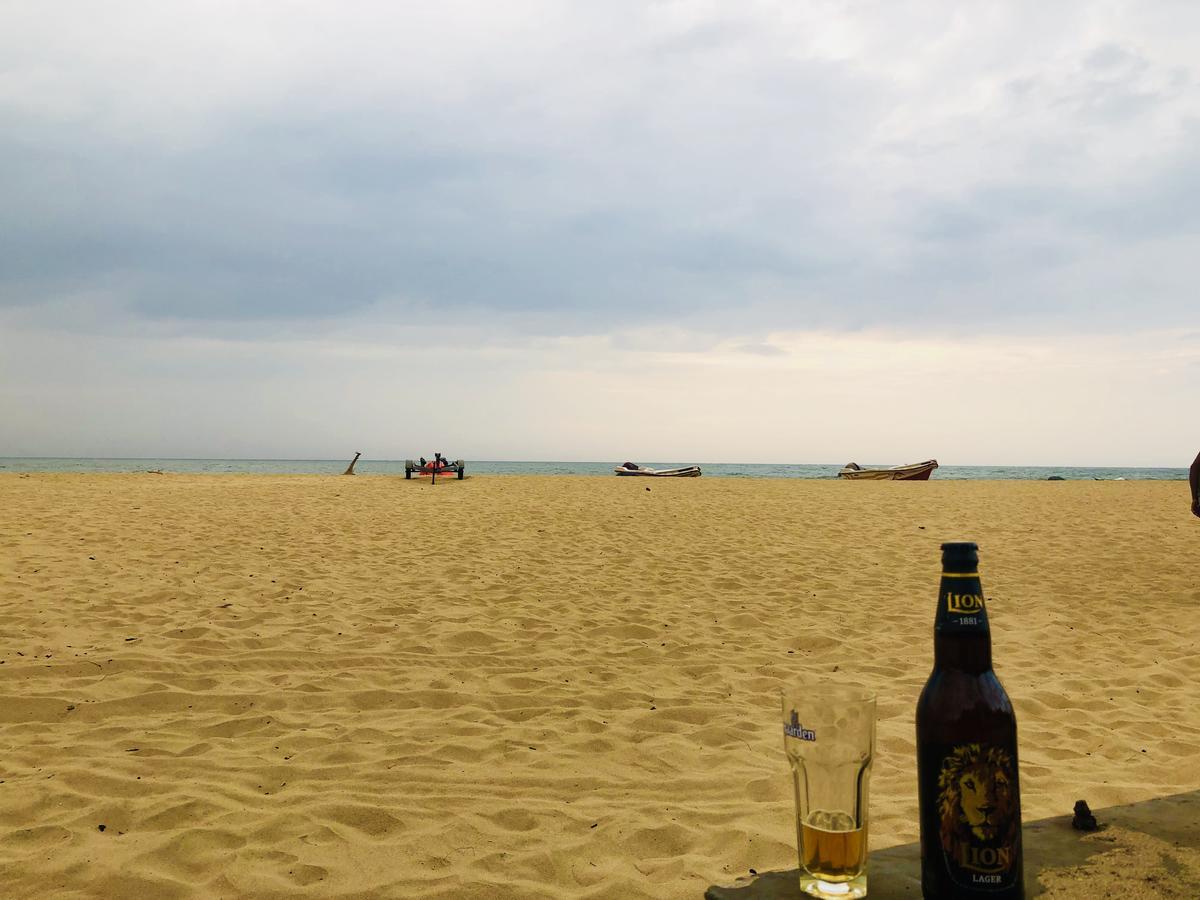 Lanka Beach Hotel Ettukala Экстерьер фото