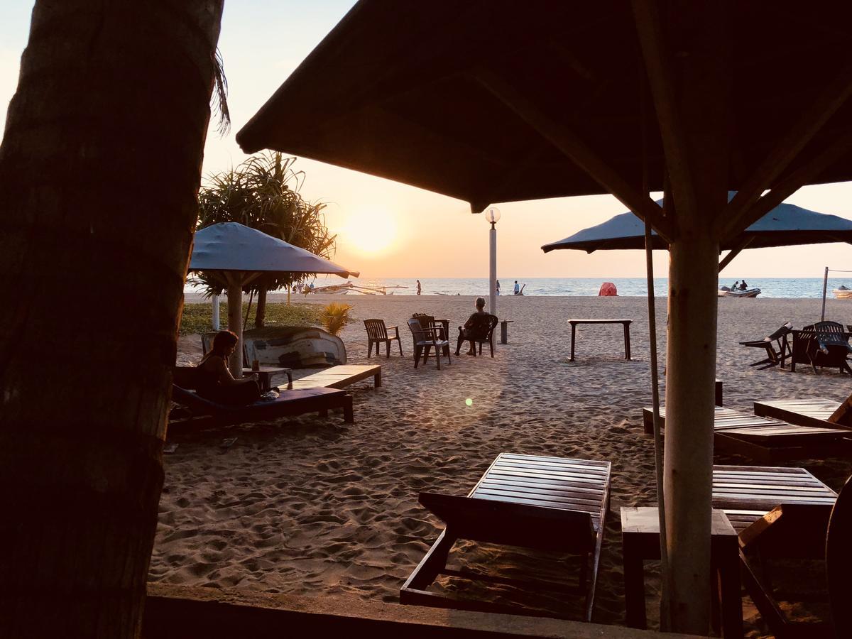 Lanka Beach Hotel Ettukala Экстерьер фото